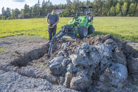 avant_kauko_ohjattava_kaivuri_backhoe_with_remote_control_web_5.jpg