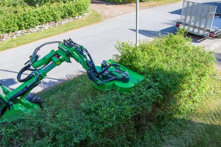 S30-Rotary-hedge-cutter-4.jpg